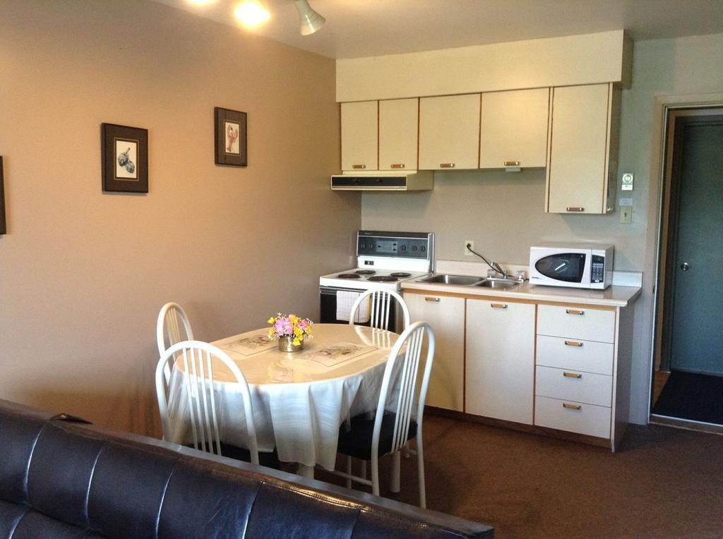 Motel Rayalco Laurier Station Room photo